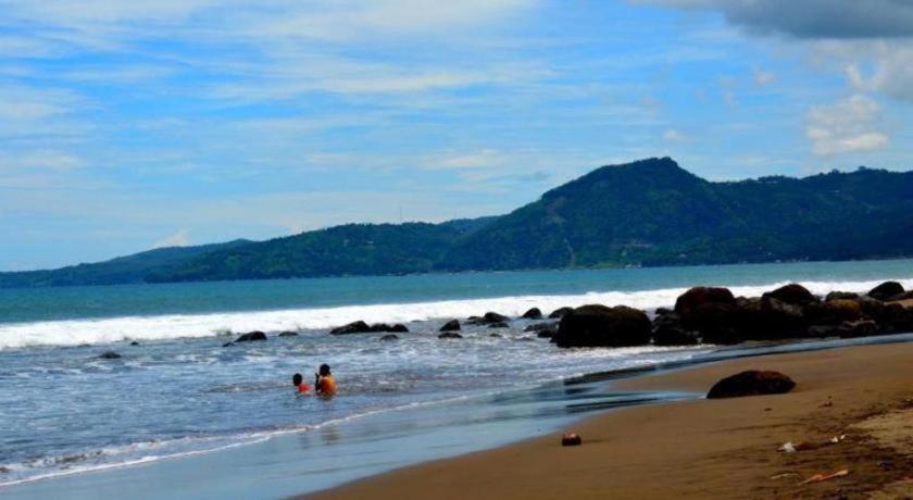 Augusta Pelabuhan Ratu Hotel Sukabumi Eksteriør bilde